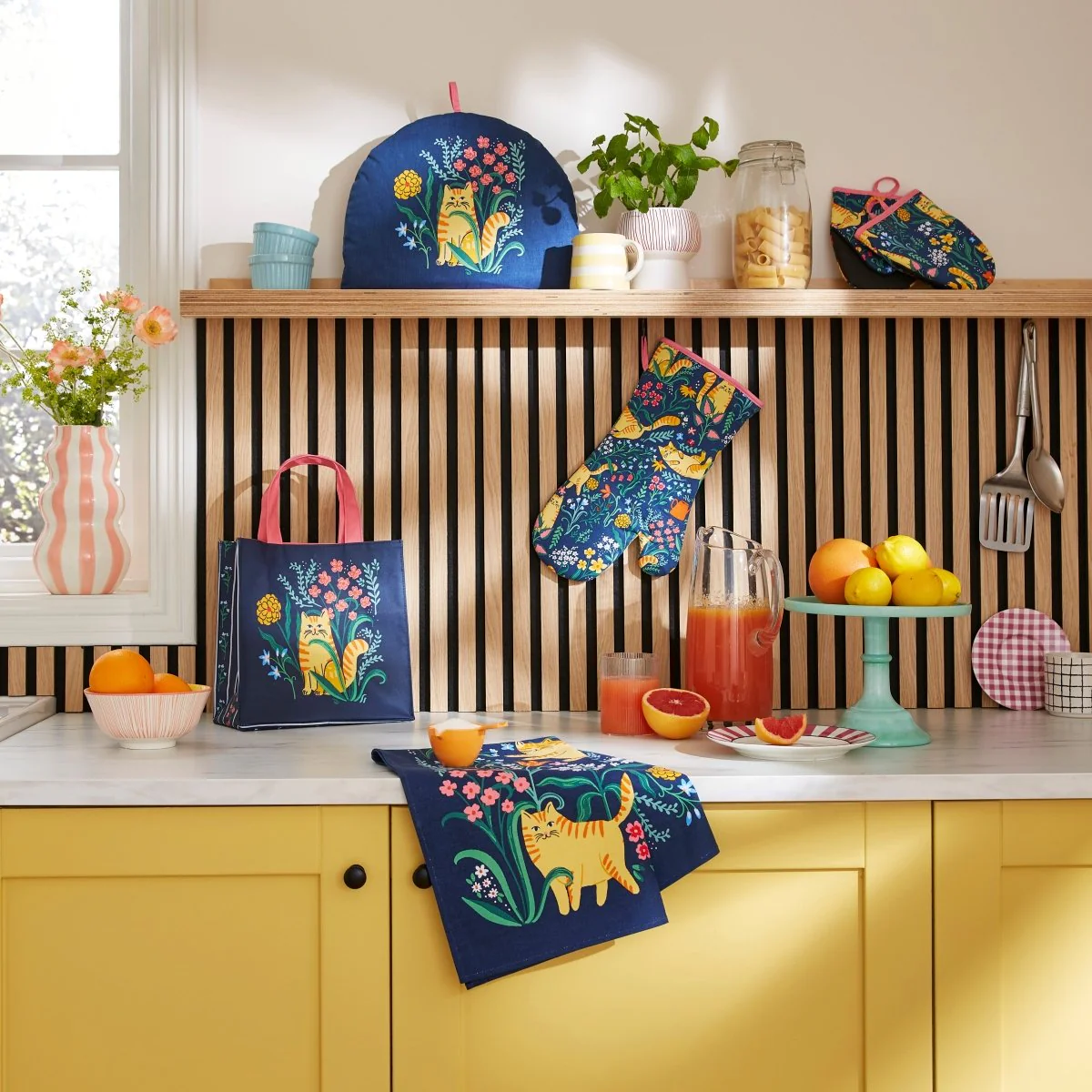 Marmalade Meadow Cotton Apron - Image 3